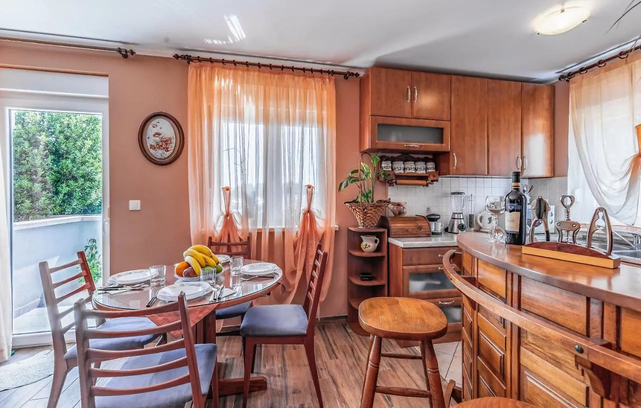 Apartment Meri Liznjan 0*,  Croatia