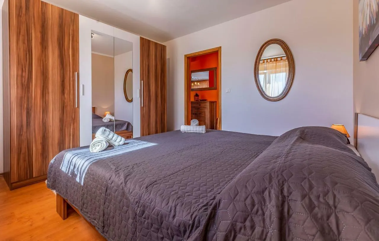 Apartment Meri Liznjan Croatia